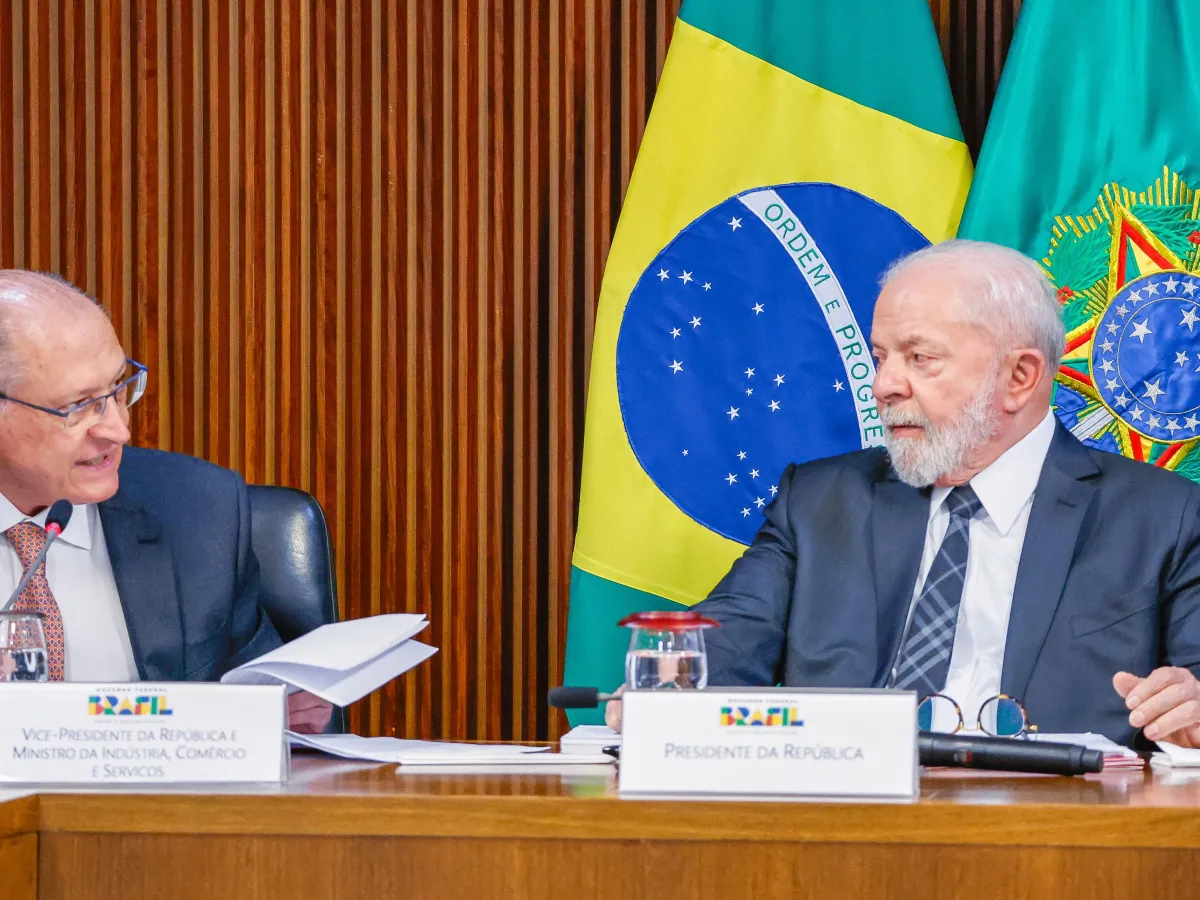 E aí, você viu a bomba que Trump jogou no nosso colo? Pois é, meu amigo. O ex-presidente dos EUA, Donald Trump,