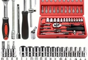 Kit de ferramentas completo com 46 peças incluindo soquetes, chave catraca, bits e maleta organizadora vermelha